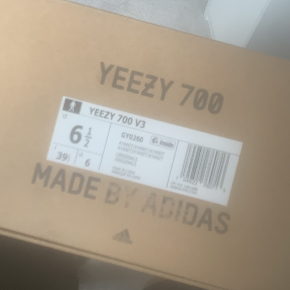Yeezy - Picture 10 of 11